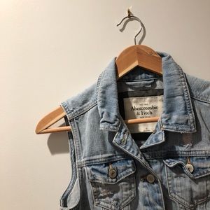 ABERCROMBIE & FITCH Jean Vest